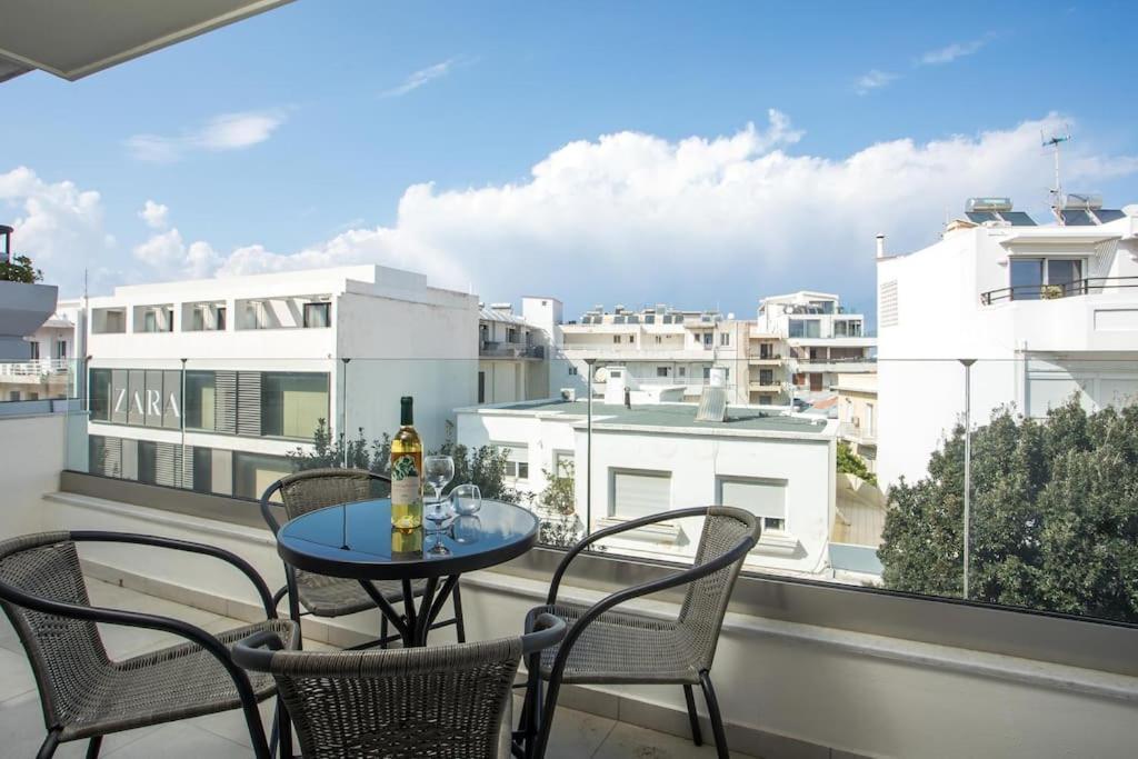 Cozy In The Heart Of Rhodes Center דירה