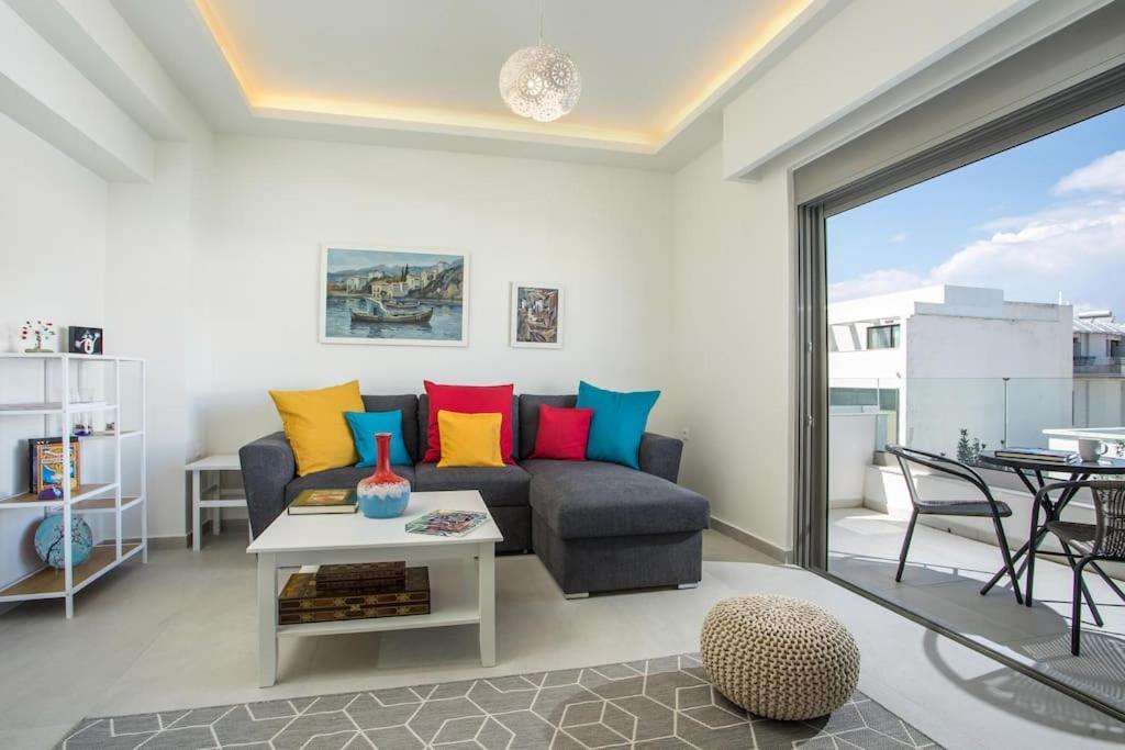Cozy In The Heart Of Rhodes Center Apartment *