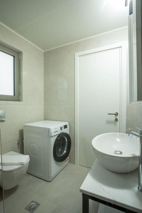 Apartment Cozy In The Heart Of Rhodes Center