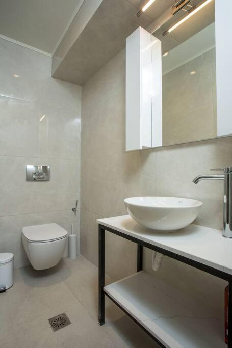 Apartment Cozy In The Heart Of Rhodes Center